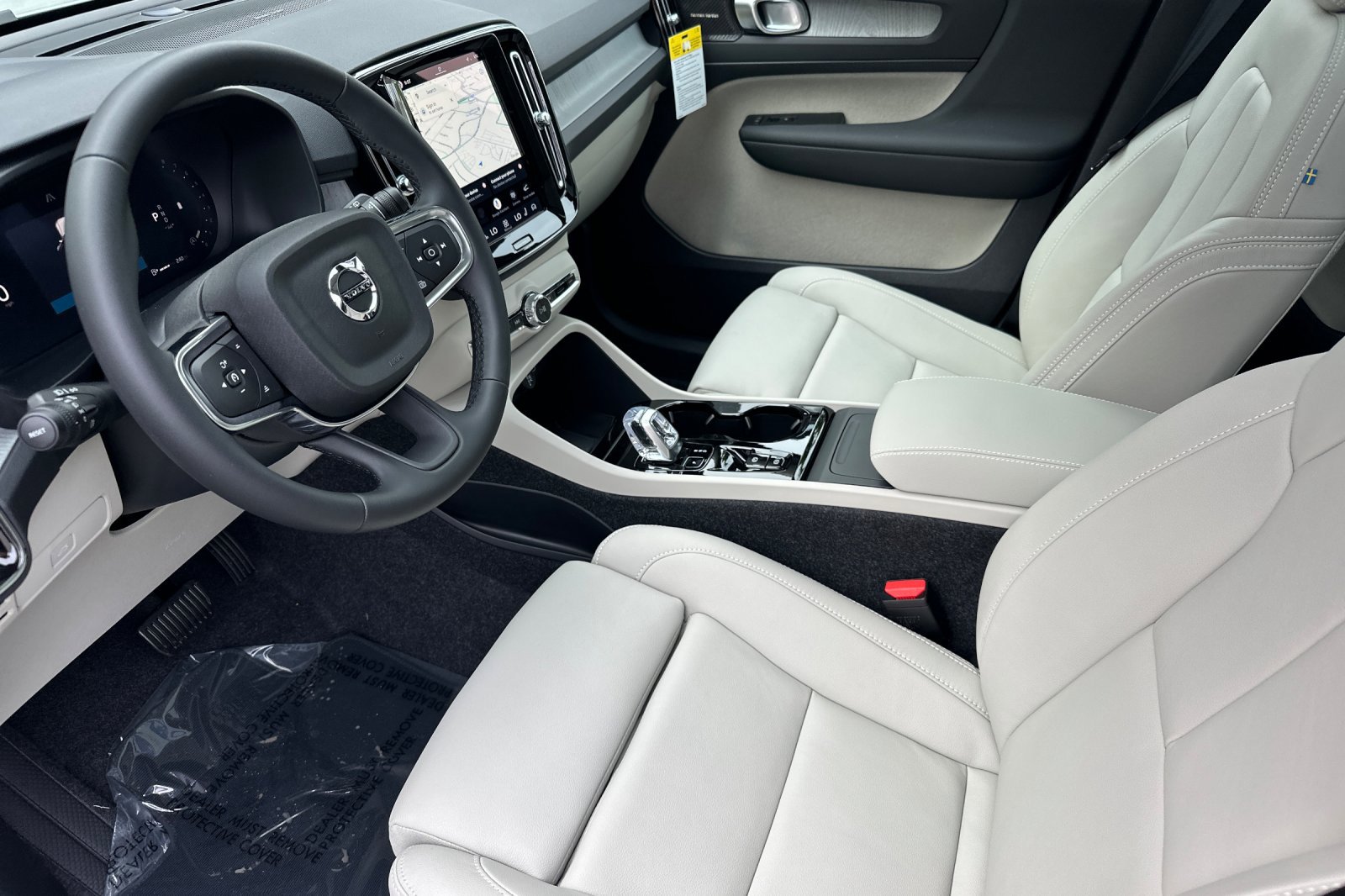 New 2026 Volvo XC40 B5 Plus AWD/4WD image 8