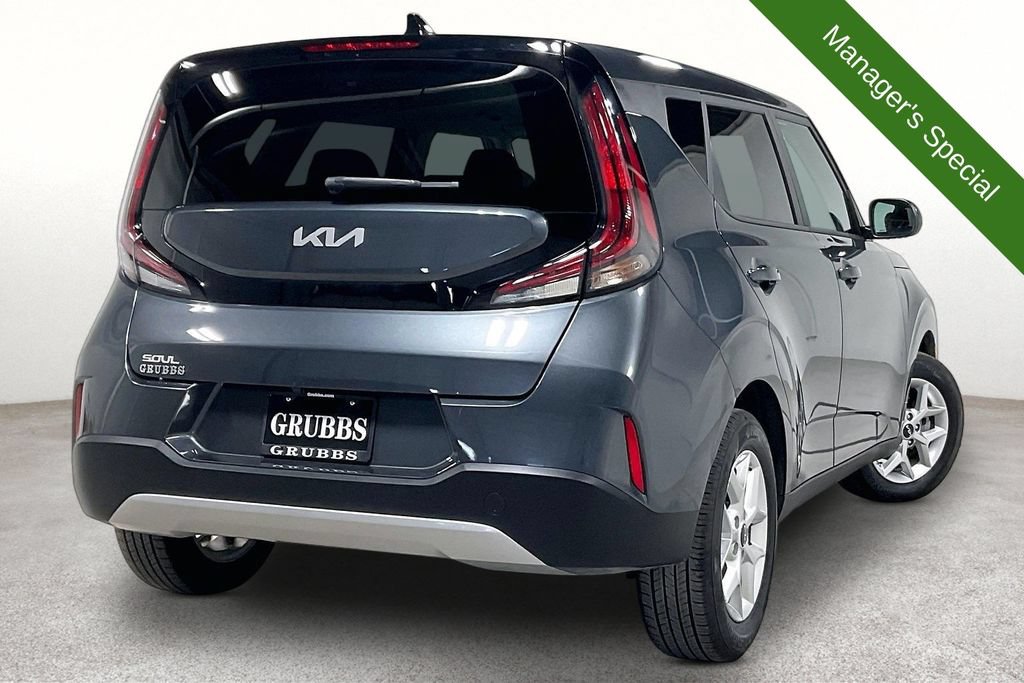 Used 2025 Kia Soul LX w/ LX Technology Package FWD image 2