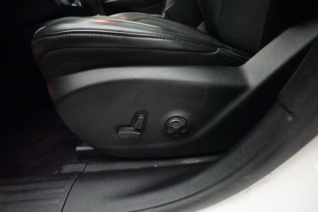 Used 2019 Jeep Cherokee Trailhawk w/ Comfort/Convenience Group AWD/4WD image 29