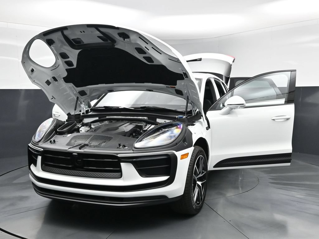 New 2026 Porsche Macan AWD/4WD image 33