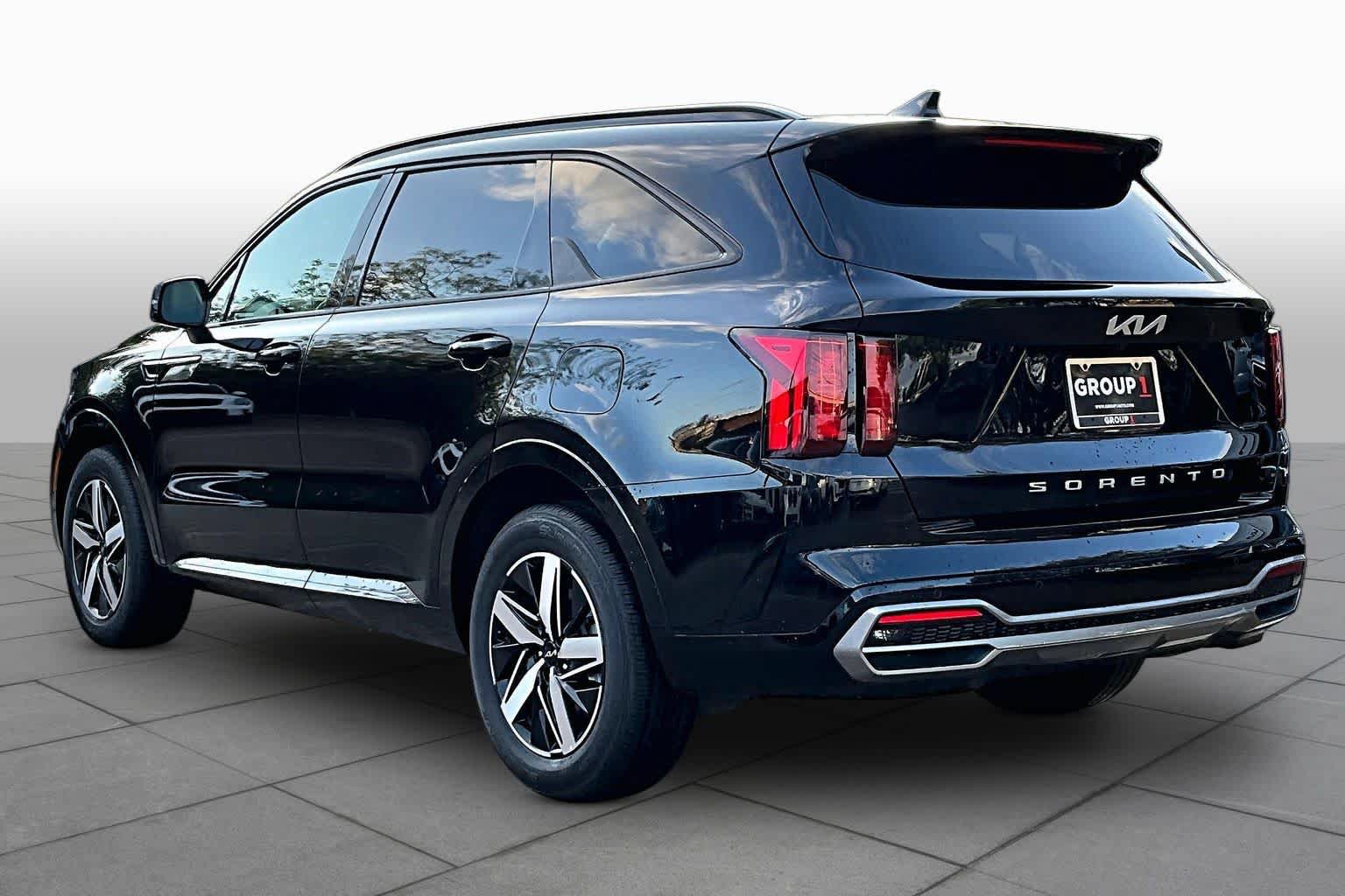 Used 2022 Kia Sorento S w/ Panoramic Sunroof Package FWD image 12