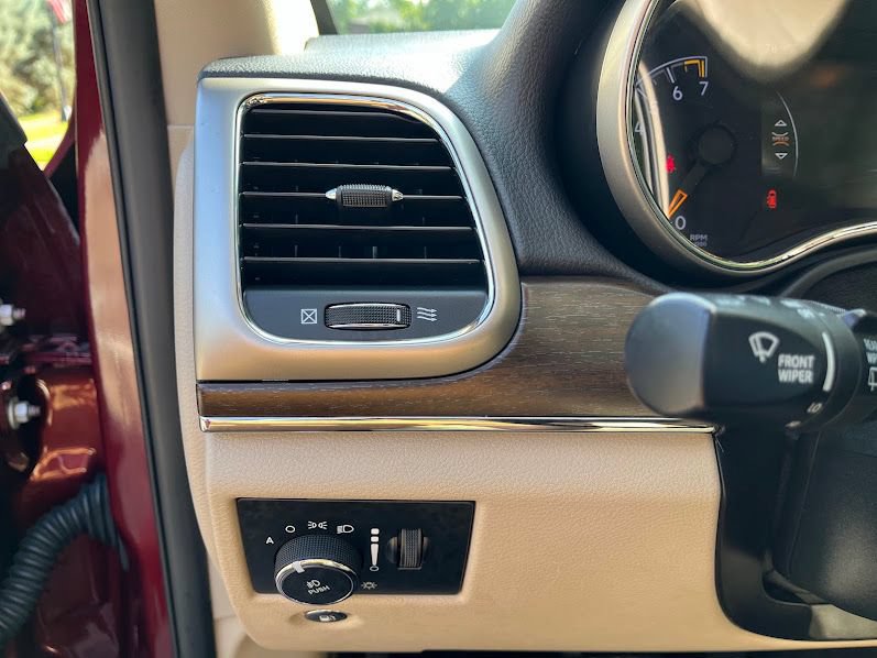 Used 2017 Jeep Grand Cherokee Limited AWD/4WD image 11