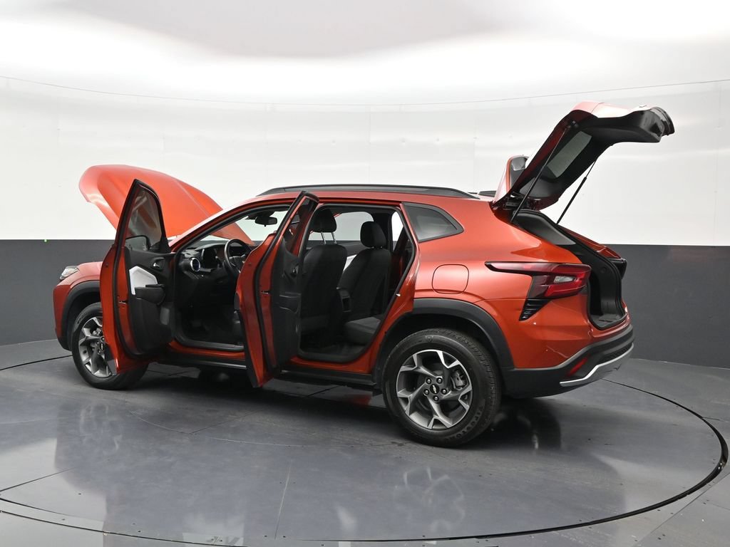 Used 2024 Chevrolet Trax LT w/ Driver Confidence Package FWD image 32