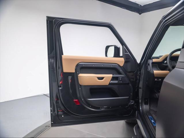 New 2026 Land Rover Defender 90 V8 AWD/4WD image 21