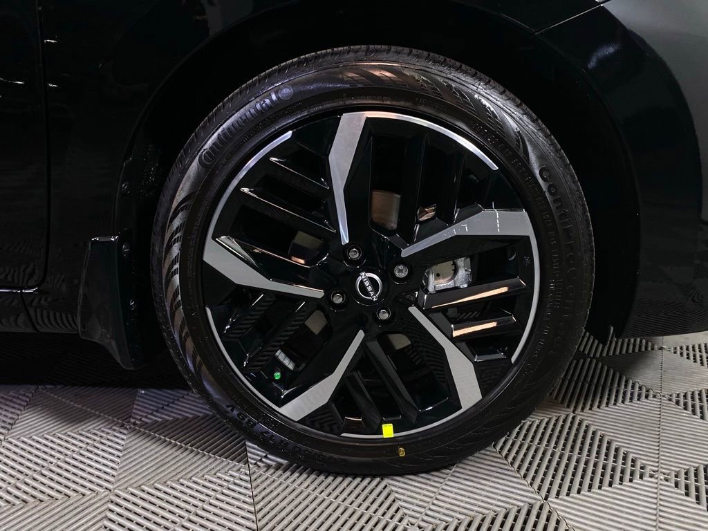 New 2025 Nissan Versa SR w/ Trunk Package image 9