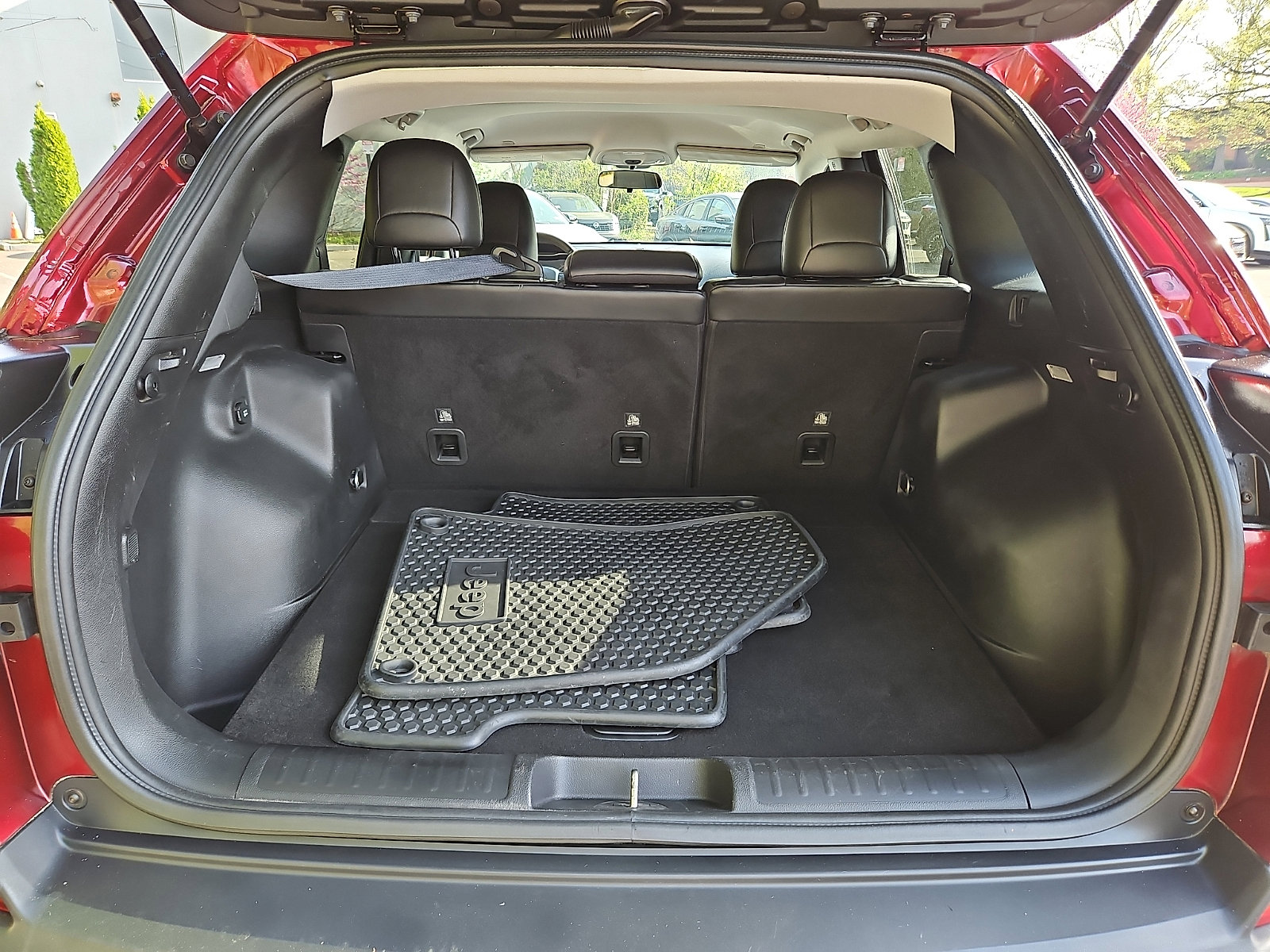 Used 2019 Jeep Cherokee Latitude Plus w/ Cold Weather Group image 29