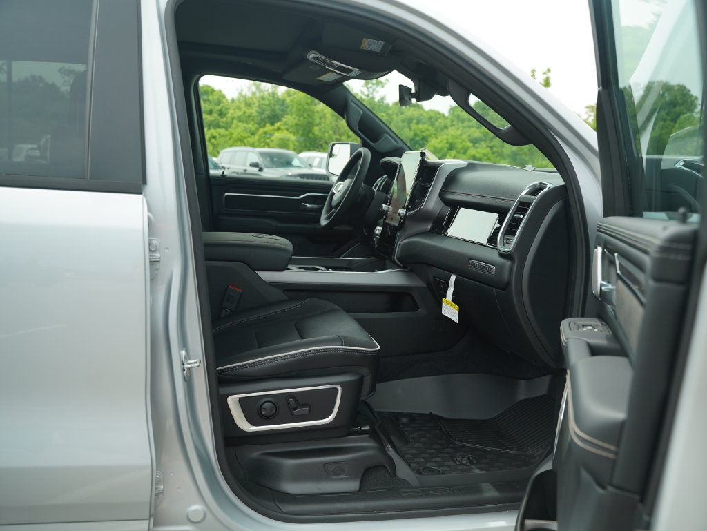 New 2026 RAM 1500 Laramie w/ Night Edition AWD/4WD image 18