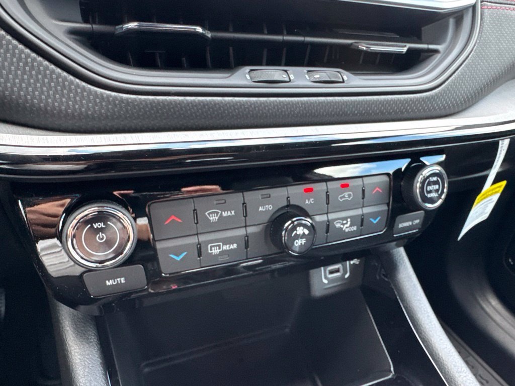 New 2026 Jeep Compass Trailhawk AWD/4WD image 14