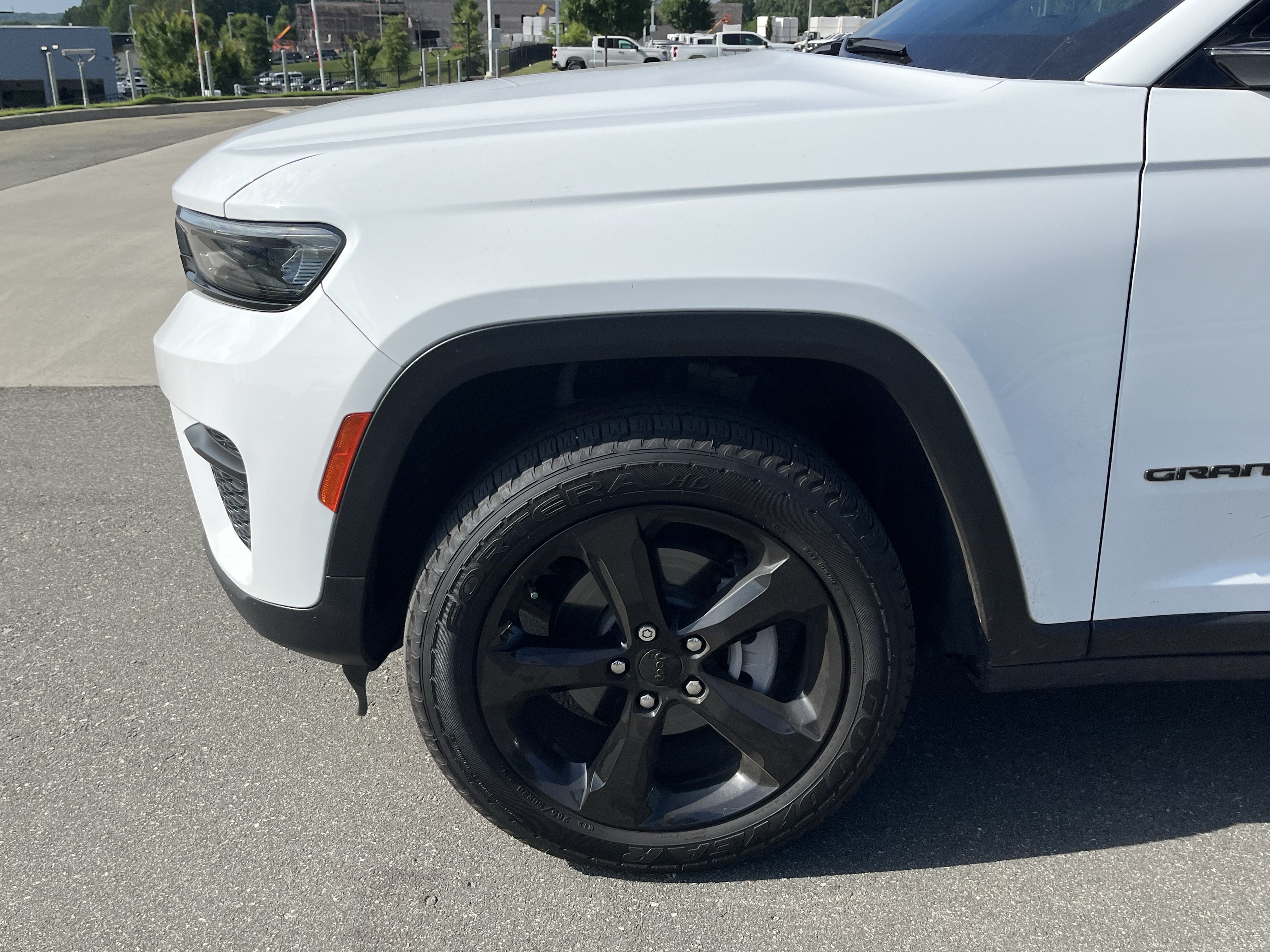 Used 2023 Jeep Grand Cherokee Altitude RWD image 34