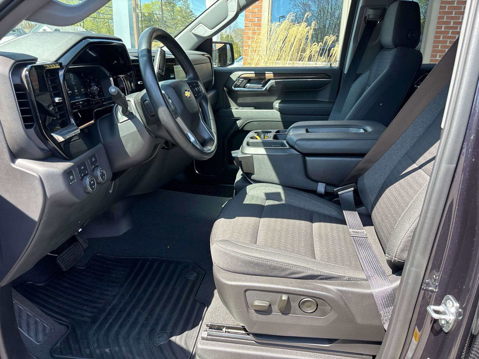 Used 2024 Chevrolet Silverado 1500 LT image 7