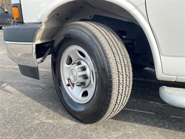 Used 2024 Chevrolet Express 2500 w/ Driver Convenience Package image 30
