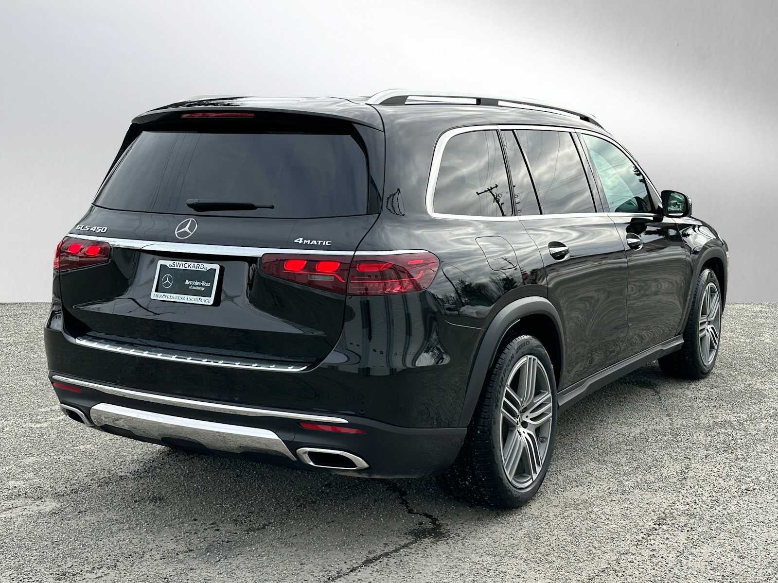 Used 2026 Mercedes-Benz GLS 450 4MATIC image 4
