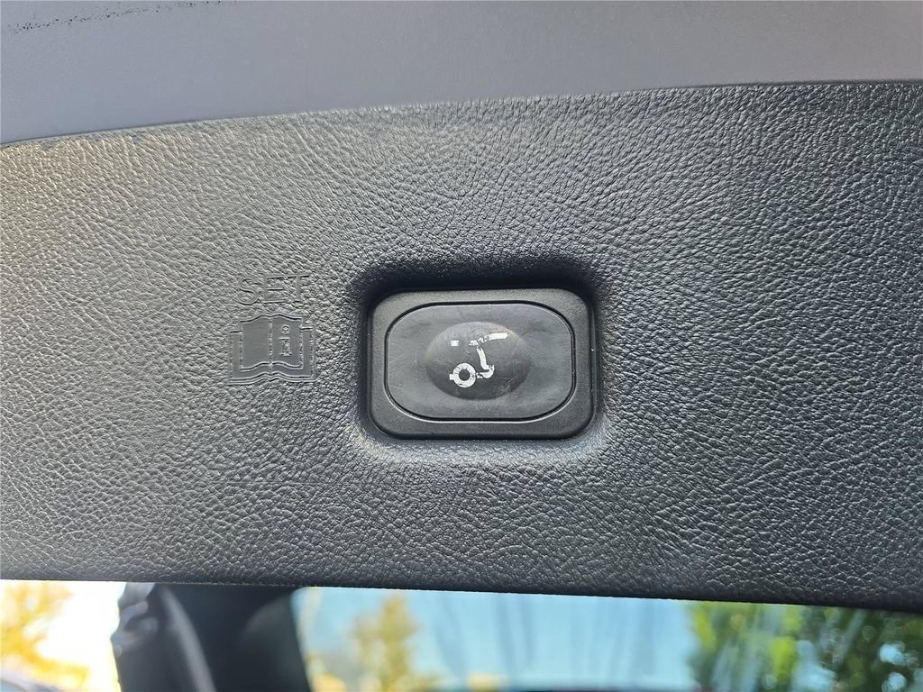 Used 2016 Lincoln MKX Reserve w/ Luxury Package FWD image 32