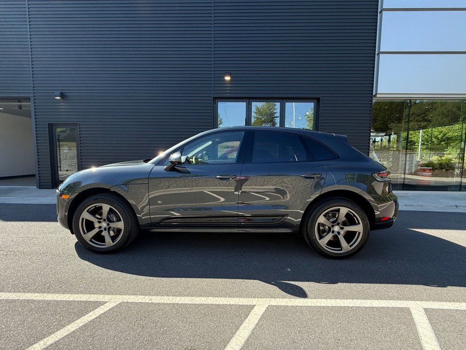 New 2026 Porsche Macan Turbo AWD/4WD image 2