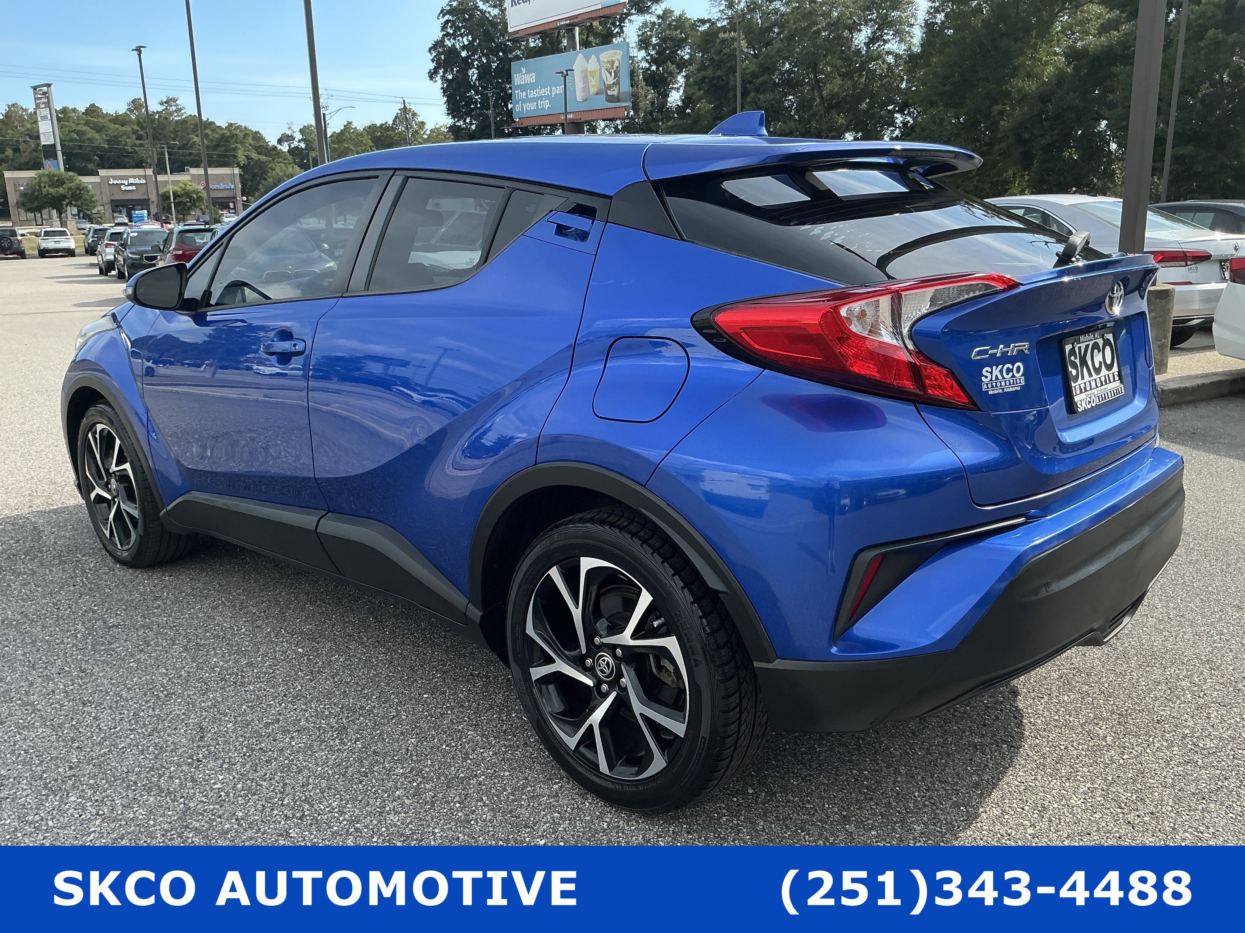 Used 2020 Toyota C-HR XLE FWD image 3