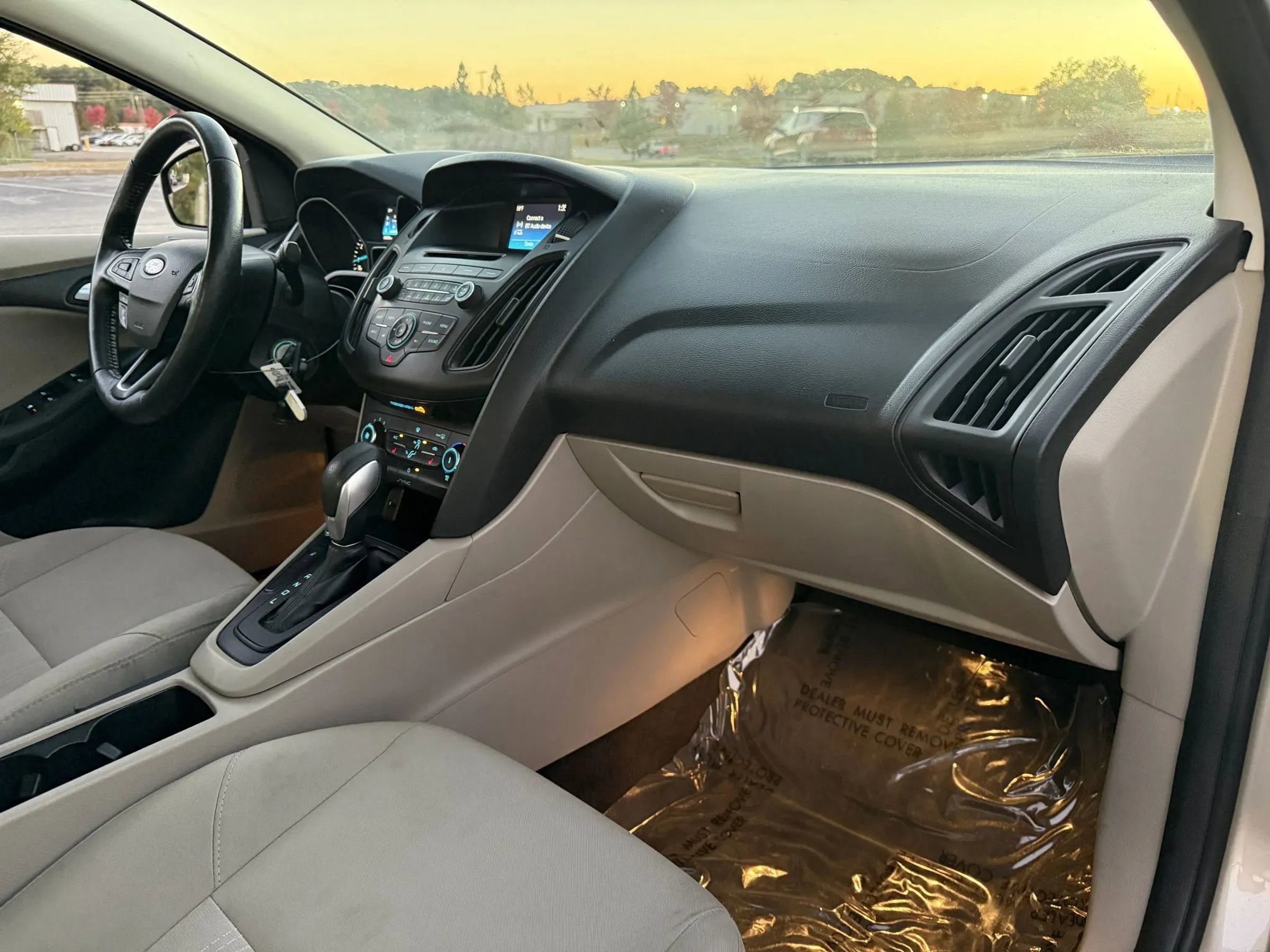 Used 2017 Ford Focus SE w/ Cold Weather Package image 15