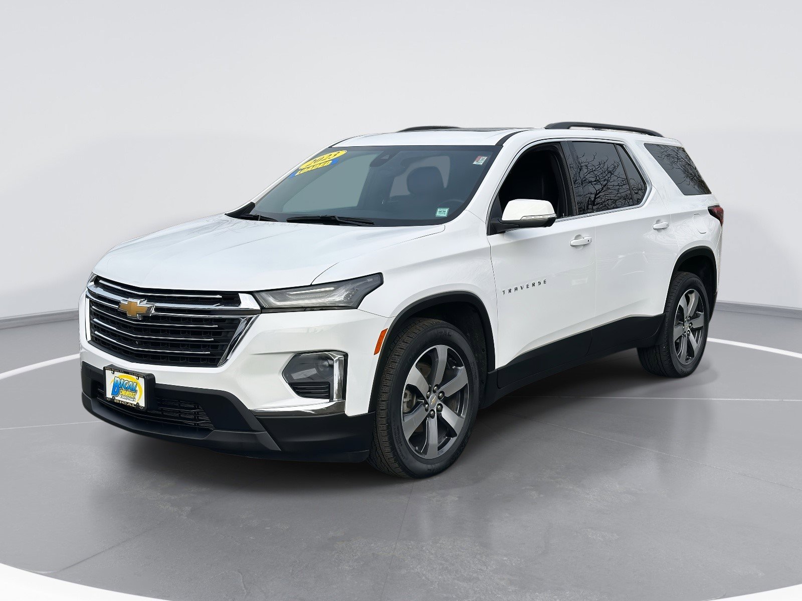 Certified 2023 Chevrolet Traverse LT w/ LT Premium Package AWD/4WD image 3