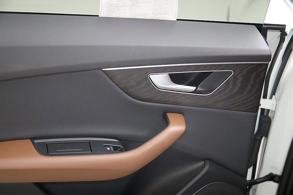 Used 2022 Audi Q8 Premium w/ Convenience Package image 21