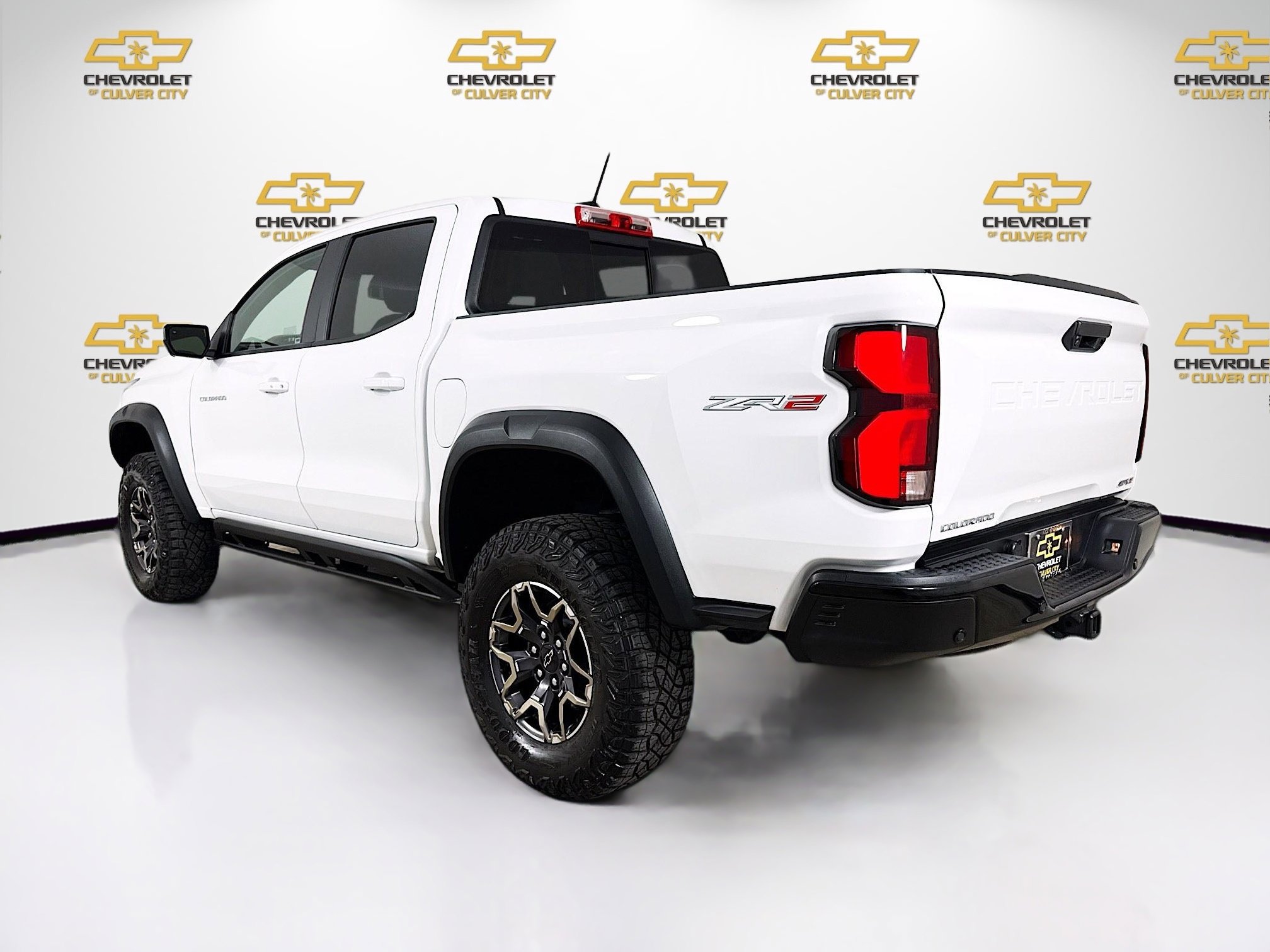 Used 2024 Chevrolet Colorado ZR2 w/ Technology Package AWD/4WD image 5