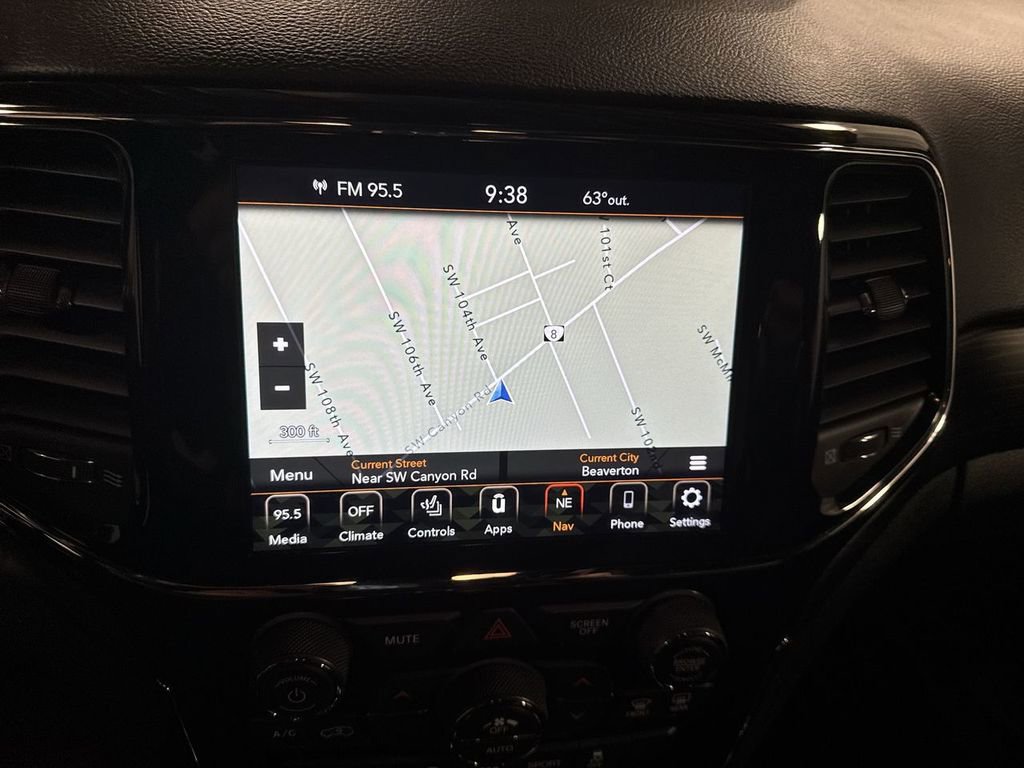 Used 2021 Jeep Grand Cherokee Laredo X image 26