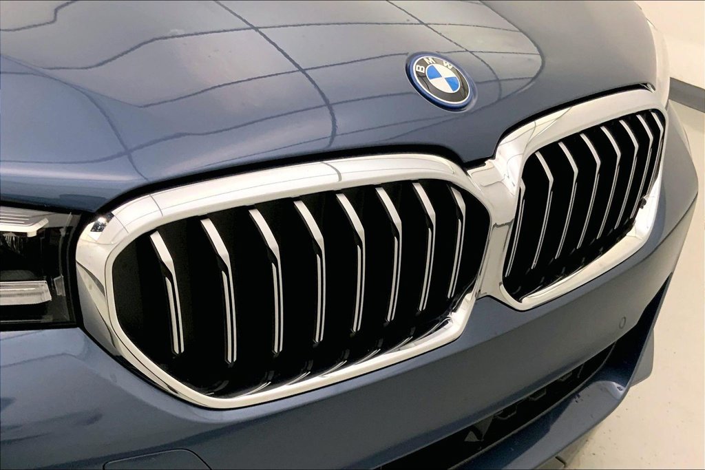 Certified 2023 BMW 530e xDrive w/ Premium Package AWD/4WD image 29