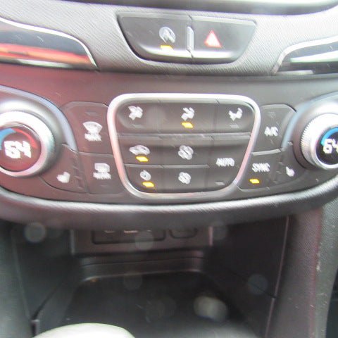 Used 2022 Chevrolet Equinox RS w/ RS Leather Package FWD image 23