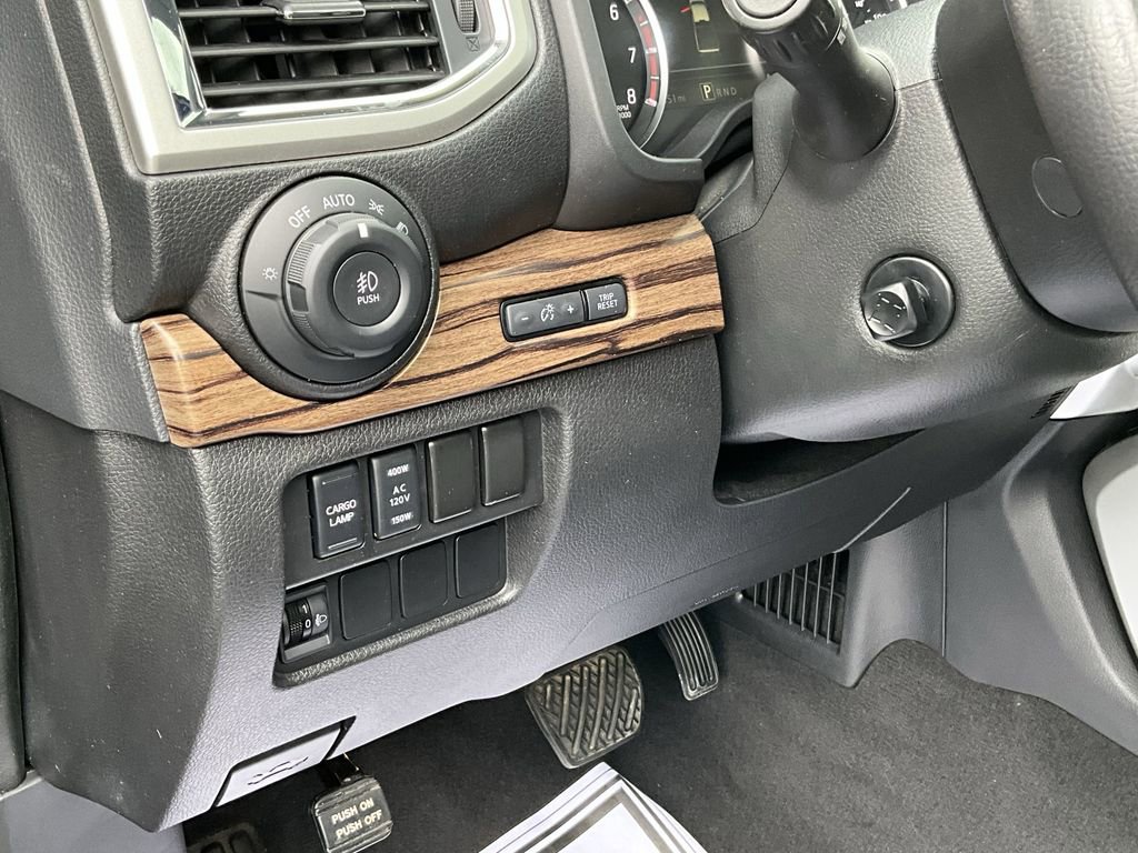 Used 2020 Nissan Titan SL w/ Moonroof Package image 35