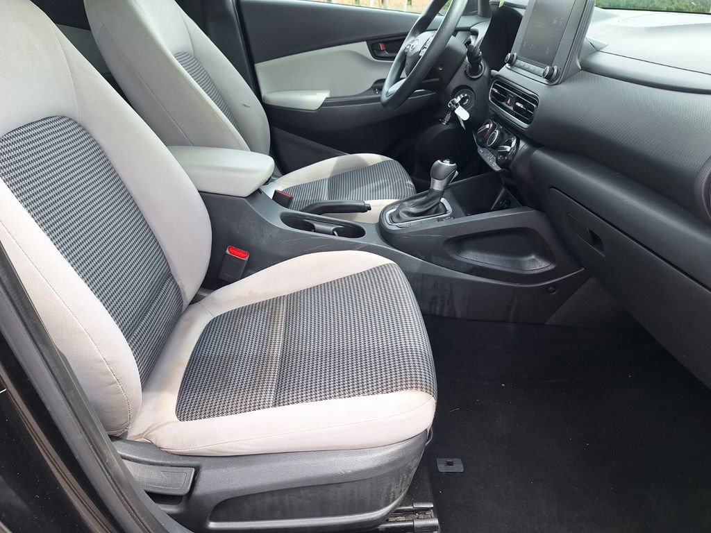 Used 2023 Hyundai Kona SE w/ Cargo Package image 28