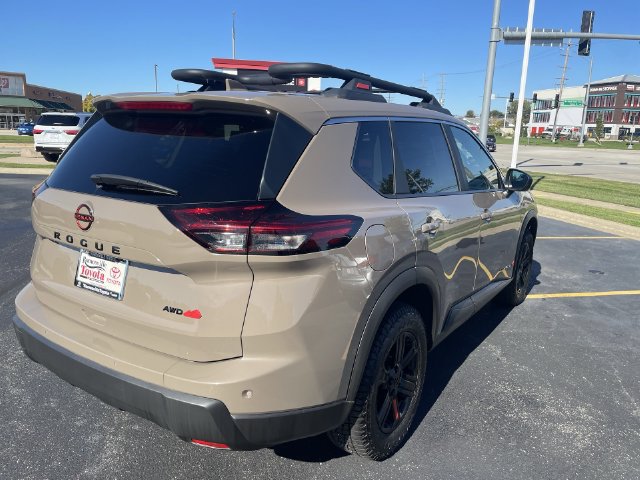 Used 2025 Nissan Rogue SV AWD/4WD image 33