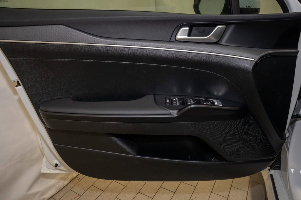 New 2025 Kia K5 LXS image 12