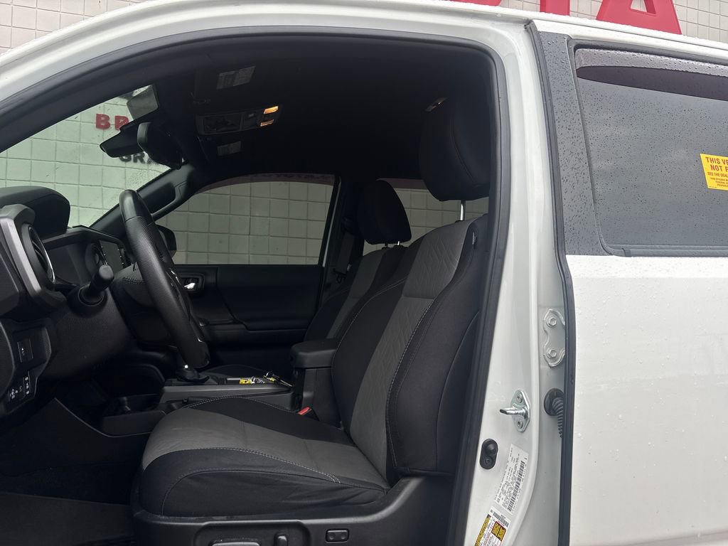 Used 2021 Toyota Tacoma TRD Off-Road AWD/4WD image 4
