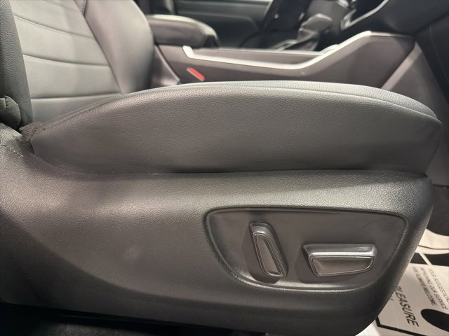 Certified 2024 Toyota Highlander AWD image 31