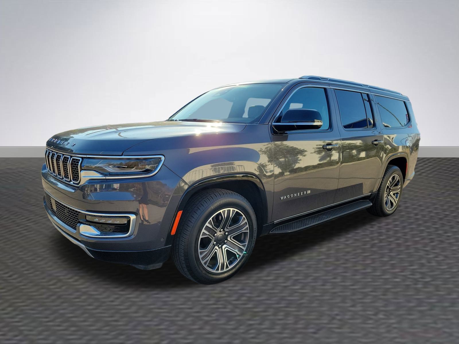 Used 2024 Jeep Wagoneer L Series II image 3