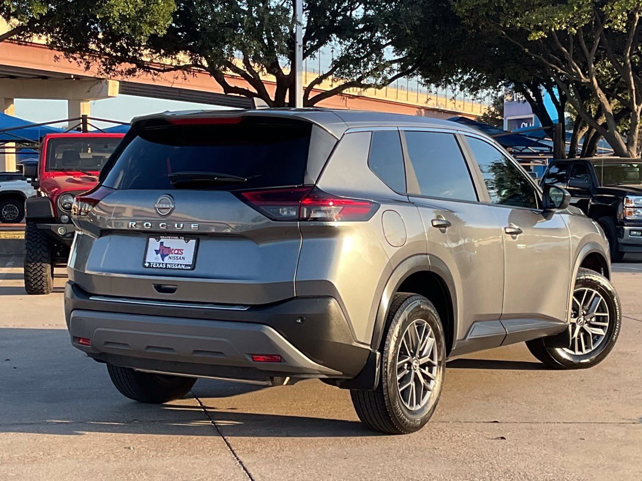Used 2023 Nissan Rogue S FWD image 4