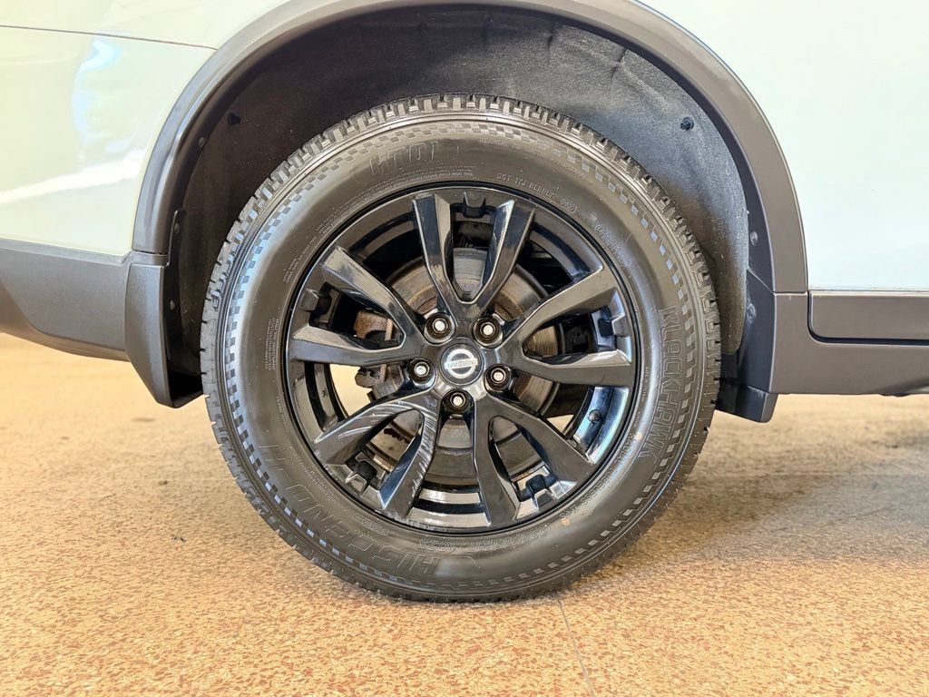 Used 2017 Nissan Rogue SV AWD/4WD image 28