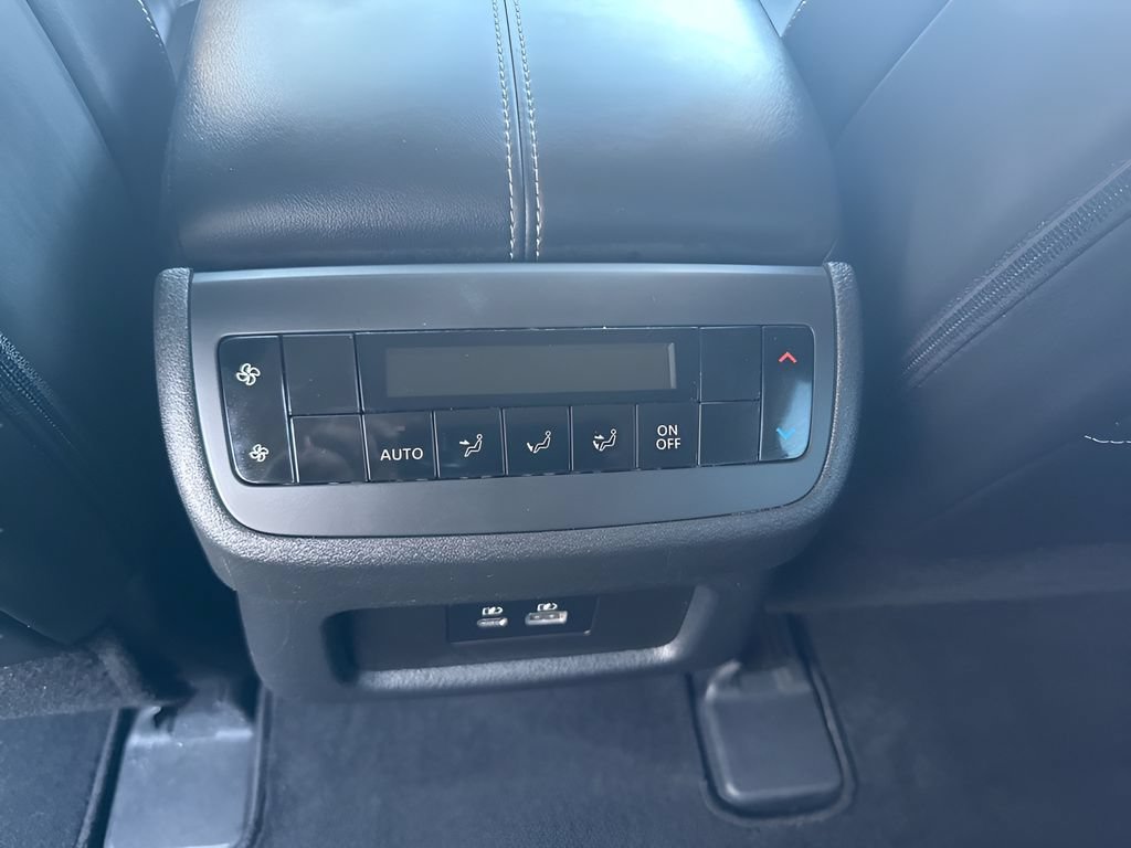 Used 2025 Nissan Pathfinder SL AWD/4WD image 35