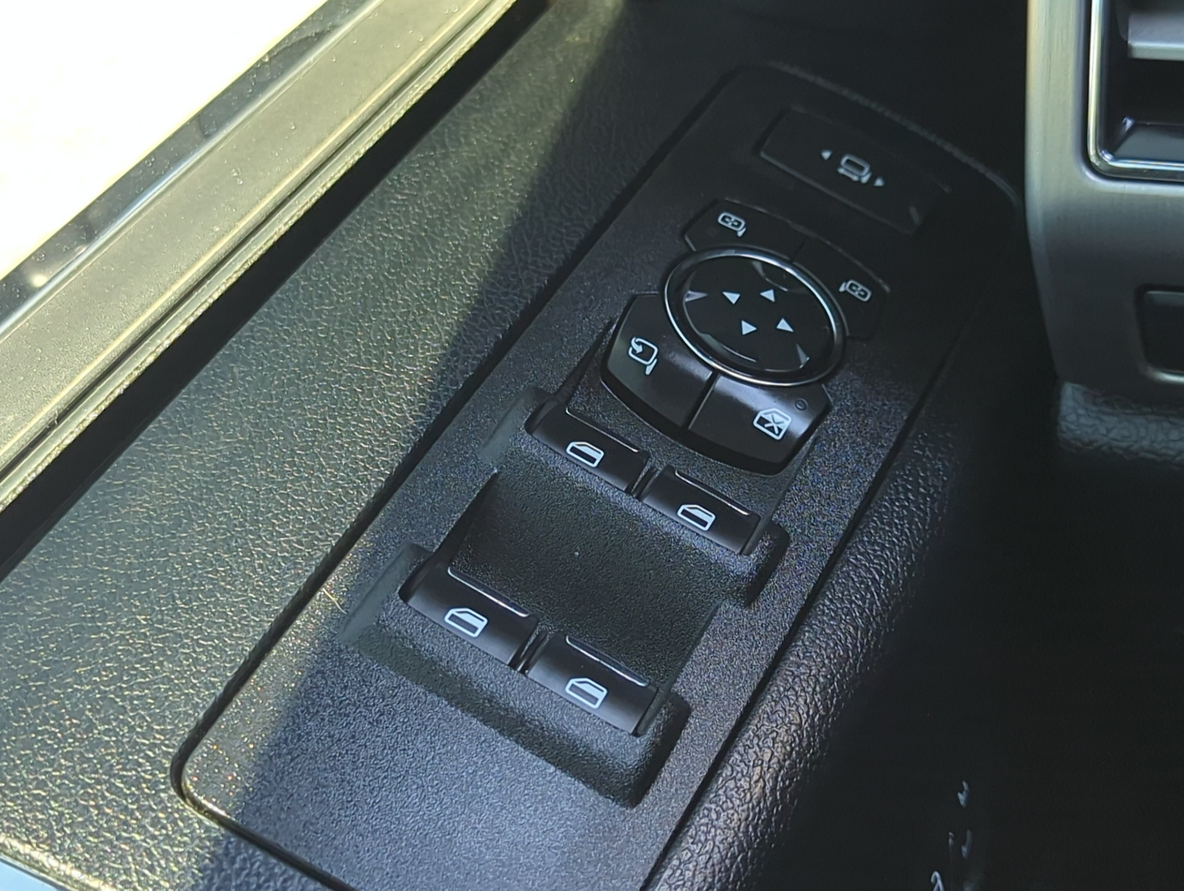 Used 2020 Ford F250 Platinum w/ Tremor Off-Road Package AWD/4WD image 23