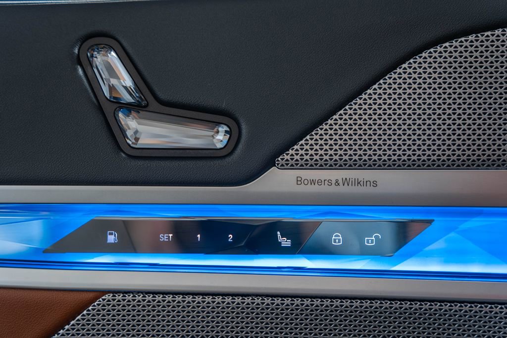 Used 2025 BMW 750e xDrive image 41