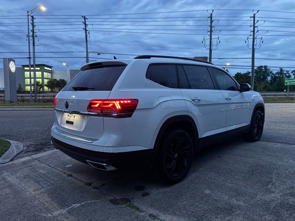 Used 2023 Volkswagen Atlas SE w/ Black Wheel Package FWD image 9