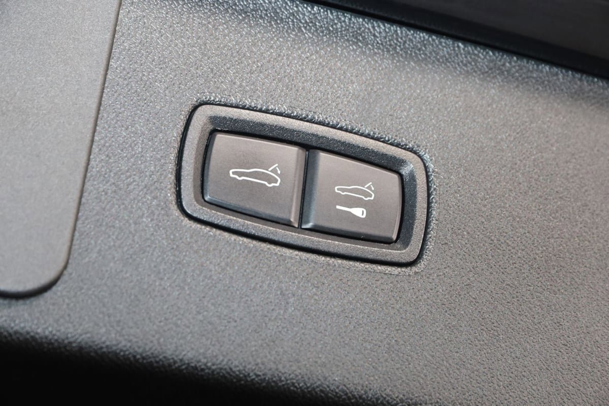 Used 2022 Porsche Cayenne Platinum Edition w/ Premium Package Plus AWD/4WD image 60