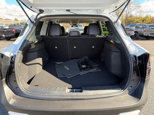New 2026 Nissan Kicks SR w/ Cold Weather Package AWD/4WD image 15