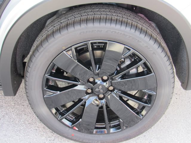 New 2026 Mitsubishi Outlander LE FWD image 14