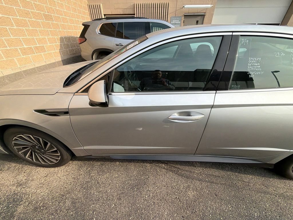 Used 2025 Hyundai Sonata SEL FWD image 3