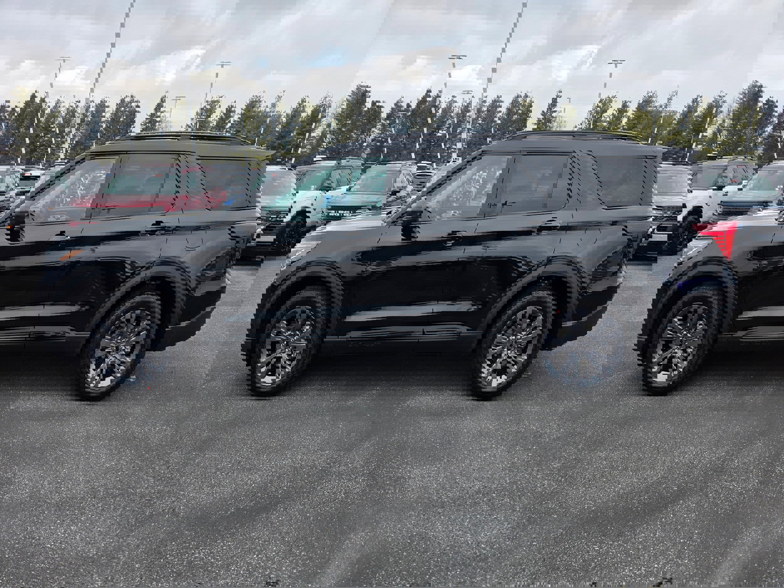 New 2026 Ford Explorer Active w/ Active Comfort Package image 2