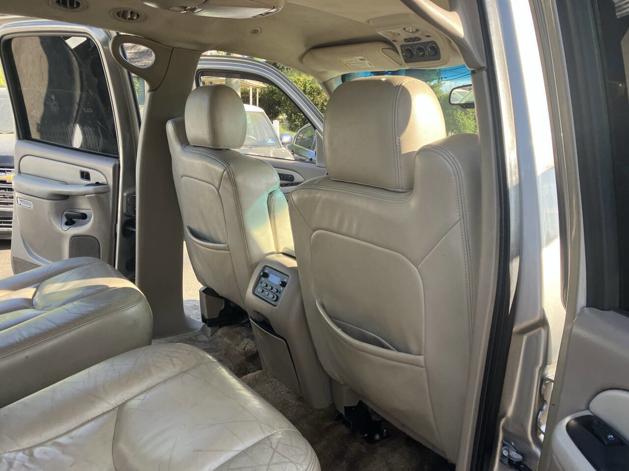 Used 2003 Chevrolet Suburban Z71 image 24