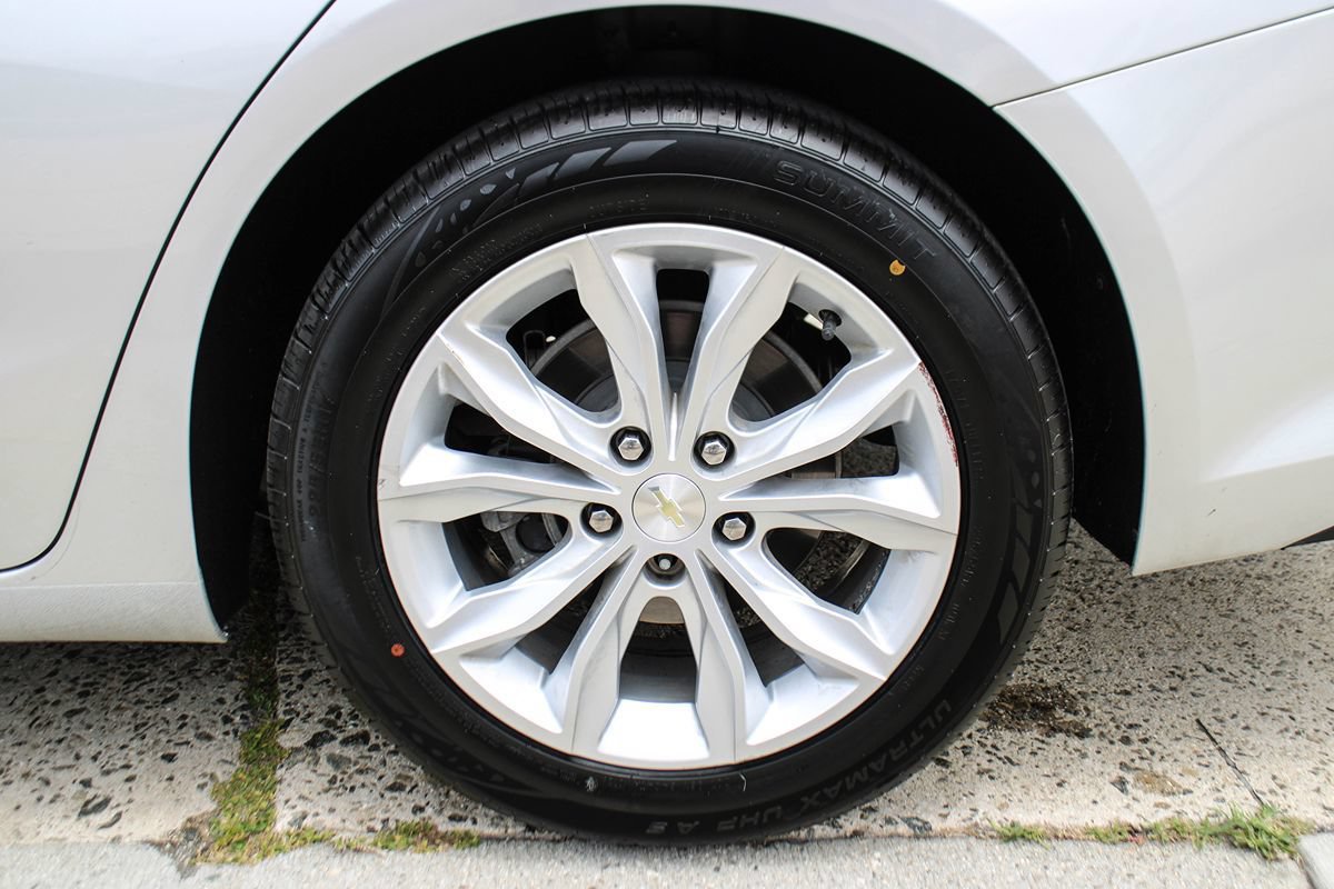 Used 2020 Chevrolet Malibu LT FWD image 34