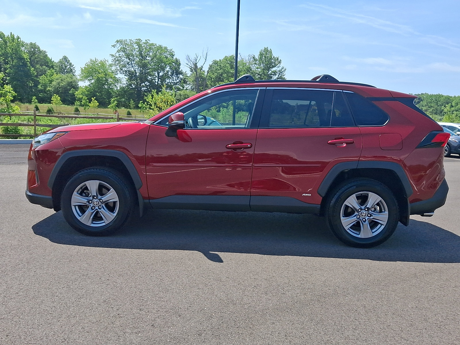 Used 2023 Toyota RAV4 XLE AWD/4WD image 4
