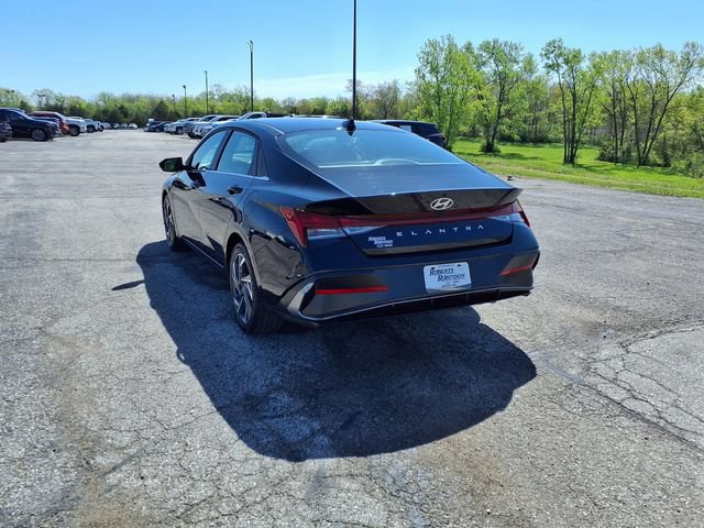 Used 2025 Hyundai Elantra SEL FWD image 23