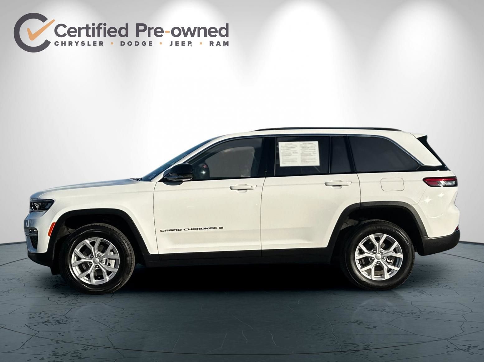 Used 2023 Jeep Grand Cherokee Limited image 7
