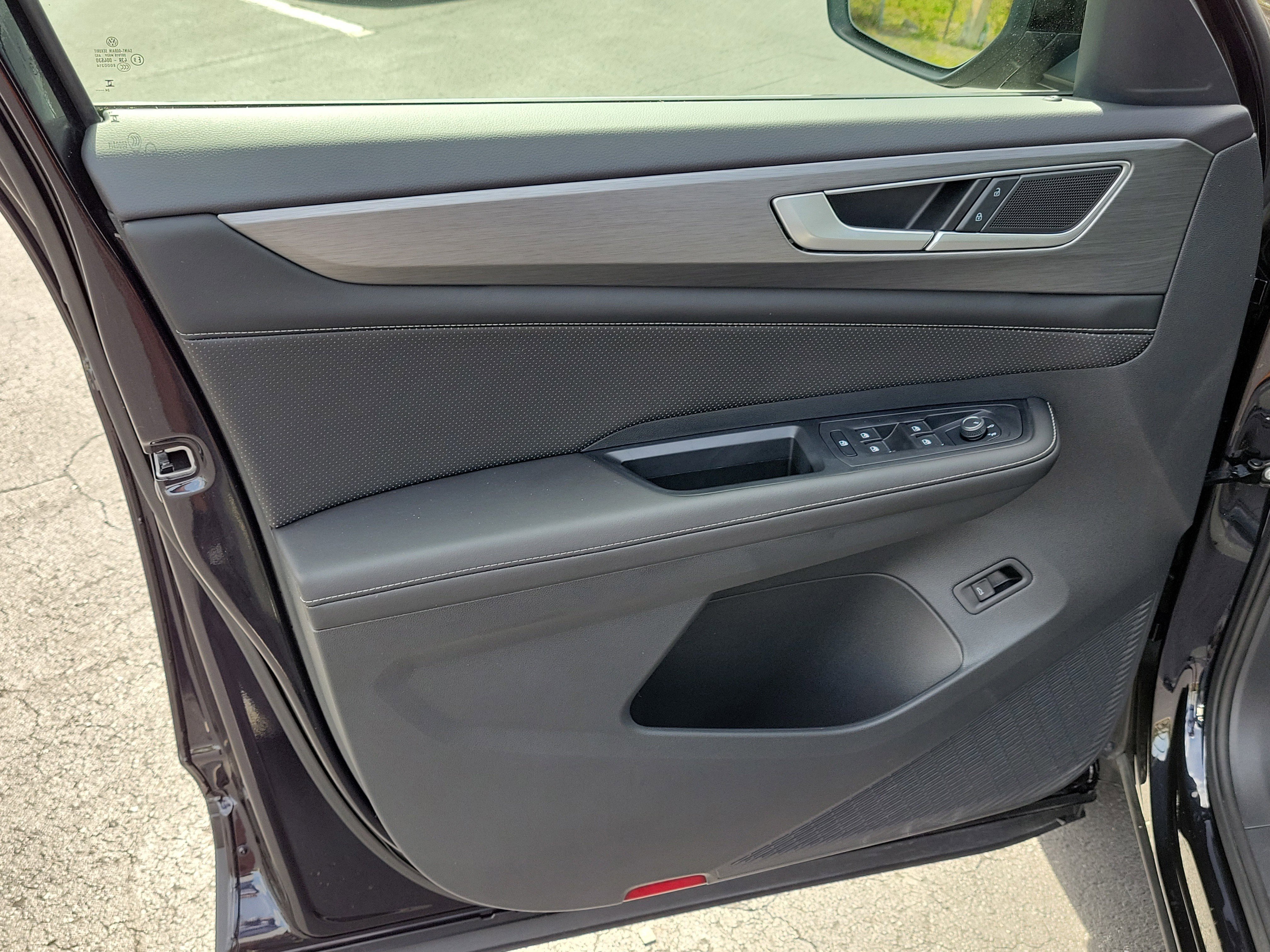 Used 2024 Volkswagen Atlas Cross Sport SE image 17